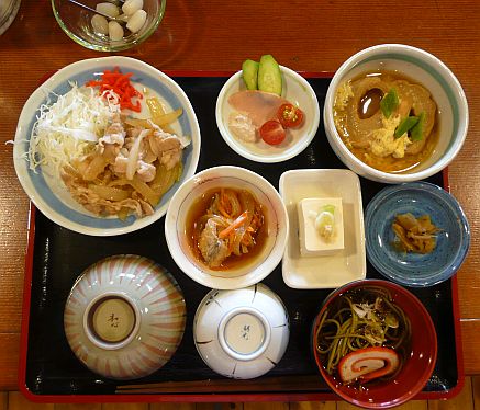 この日は、豚肉の生姜焼きがメイン　　他にお魚料理も　　　08.8.12の画像