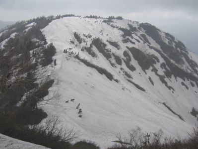 恵振山山頂　　鎖場付近から振り返る　　　07.5.26   photo by Tの画像