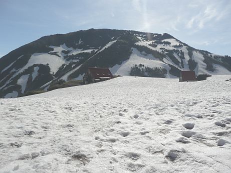 今シーズン、最初の朝日小屋 10.5.30 写真