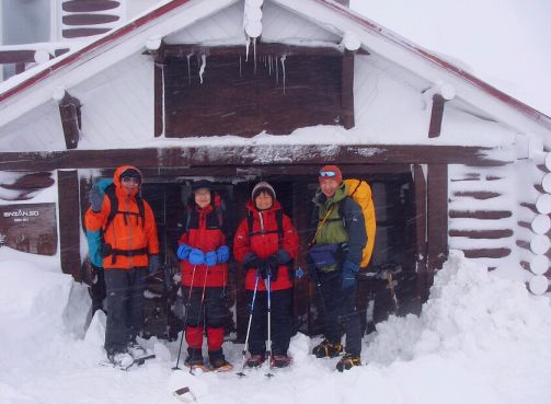 楽しかった、年末登山 下山の朝に燕山荘の前で 07.12.29 楽しかった、年末登山 下山の朝に燕山荘の前で 07.12.29の画像
