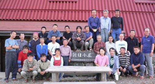 朝日小屋前にて、記念撮影 05.9.14 朝日小屋前にて、記念撮影 05.9.14の画像